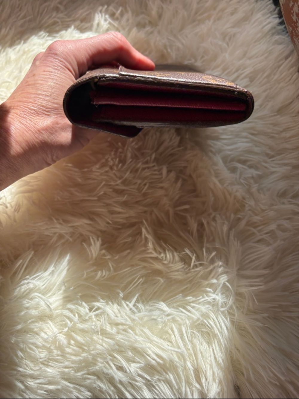 Monogram, Louis Vuitton, Sarah wallet/ crossbody with fuchsia interior - Picture 6 of 15